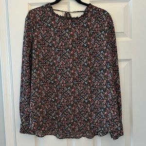 V Back blouse with tie